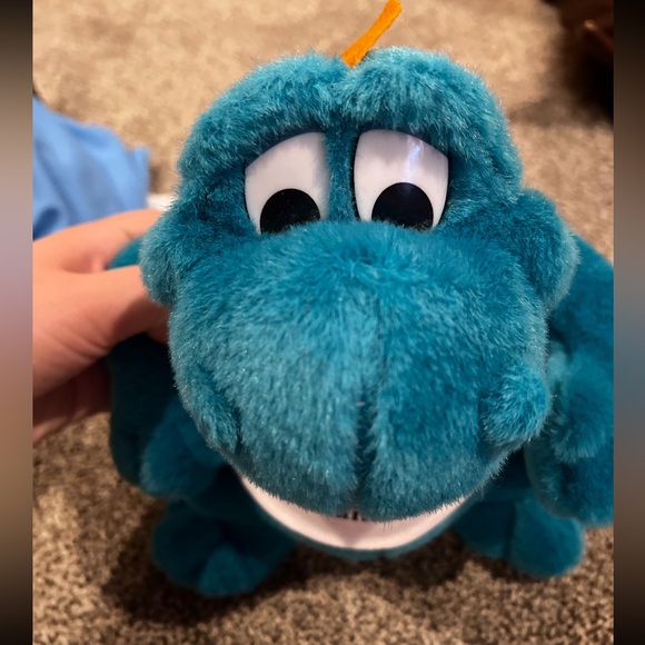 Vintage 90s Planet Hollywood Blue Dinosaur Stuffed Plush Animal w Orlando Shirt - Picture 6 of 9